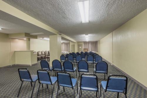 Red Roof Inn Meridian - image 11