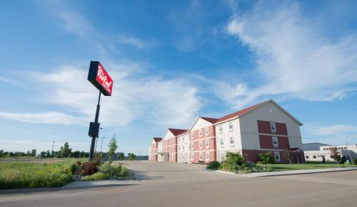 Red Roof Inn & Suites Dickinson