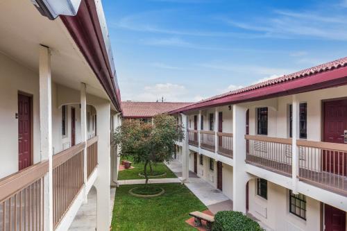 Red Roof Inn Houston East I-10