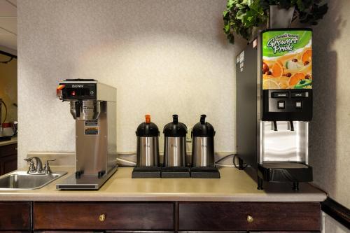 Red Roof Inn Hendersonville – Hendersonville, NC