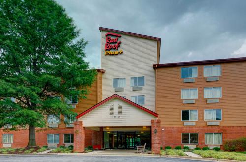 Red Roof Inn PLUS Raleigh Downtown NCSU Conv Center