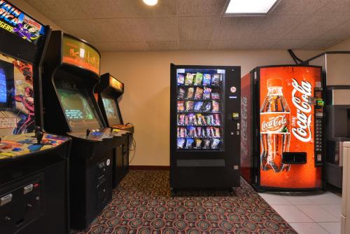 Red Roof Inn Clyde - image 2