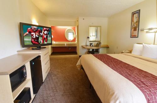 Red Roof Inn San Antonio Airport - image 4