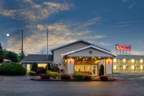 Red Roof Inn and Suites Herkimer in Herkimer, USA