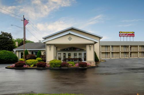 Red Roof Inn and Suites Herkimer - Accommodation