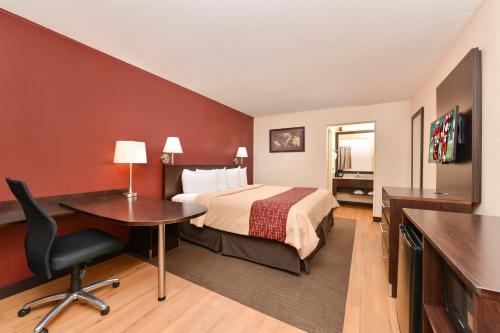Red Roof Inn Marietta - image 5