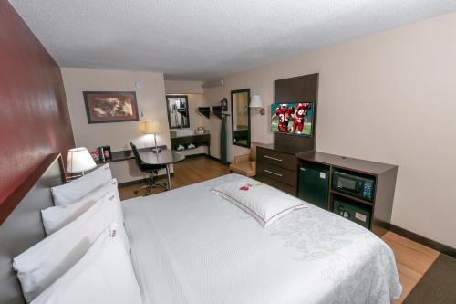 Red Roof Inn PLUS + Boston - Framingham