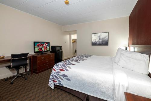 Red Roof Inn & Suites Hazleton