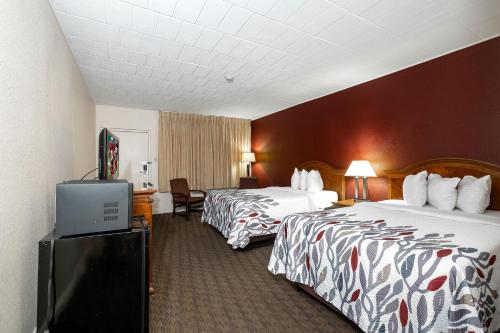 2 queen beds