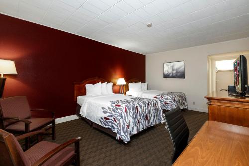 Red Roof Inn & Suites Hazleton