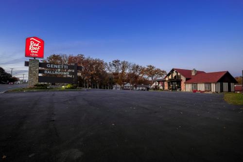 Red Roof Inn & Suites Hazleton