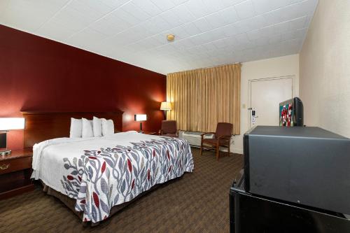 Red Roof Inn & Suites Hazleton