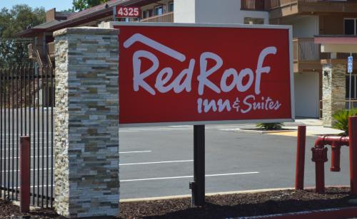 Red Roof Inn & Suites Sacramento North