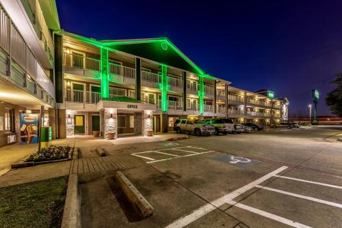 HomeTowne Studios by Red Roof Dallas - Mesquite in Mesquite, USA