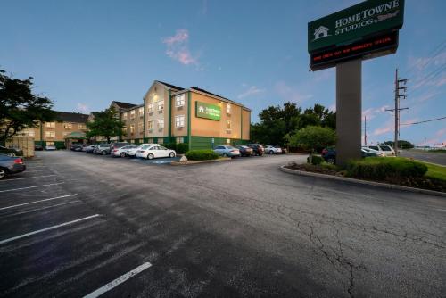 HomeTowne Studios by Red Roof St. Louis - Airport/N Lindbergh in Hazelwood, USA