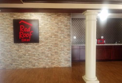 Red Roof Inn & Suites Houston - Hobby Airport - image 2