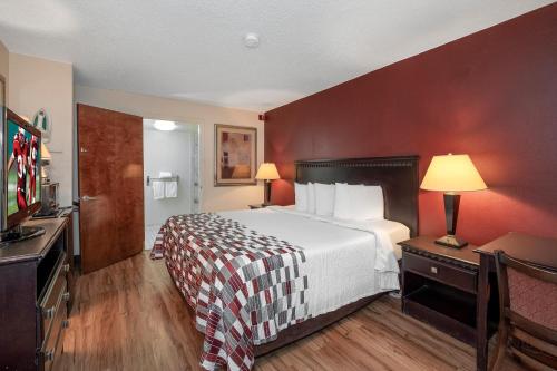 Red Roof Inn & Suites Oxford - image 2