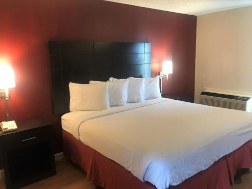 Red Roof Inn & Suites San Angelo