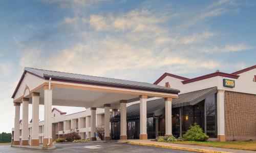 . Red Roof Inn & Suites Mt Holly - McGuire AFB