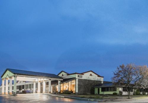 Red Roof Inn & Suites Mt Holly - McGuire AFB in Westampton Township, USA