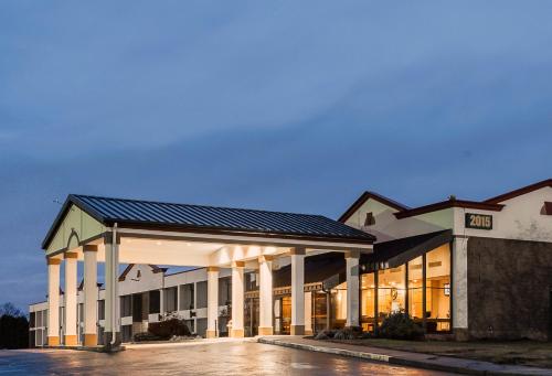 Red Roof Inn & Suites Mt Holly - McGuire AFB in Westampton Township, USA
