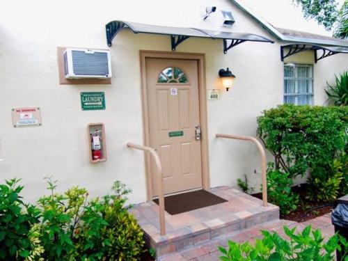 Sheridan Hostel Ideally located in the Dania Beach area, Sheridan Hostel promises a relaxing and wonderful visit. Offering a variety of facilities and services, the property provides all you need for a good nights s