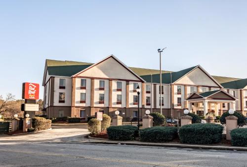 Red Roof PLUS+ & Suites Atlanta Airport South