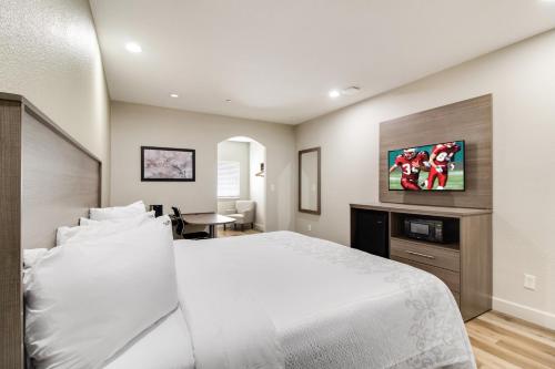 Red Roof Inn PLUS + Galveston - Beachfront - image 4