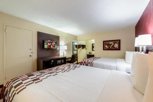 Red Roof Inn Marion - image 9