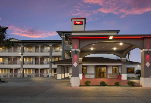 Red Roof Inn PLUS + Galveston - Beachfront