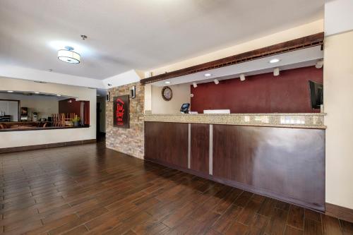 Red Roof Inn & Suites Mobile SW - I-10 in Tillmans Corner, USA
