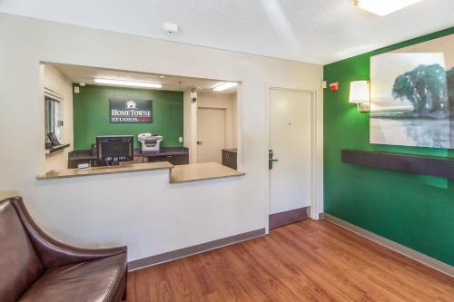 HomeTowne Studios by Red Roof Houston - Northwest, Houston (fotografie 9)