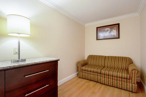 Suite with Two Queen Beds with Kitchen Non-Smoking