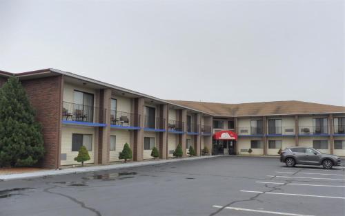 Red Roof Inn & Suites Newport - Middletown, RI