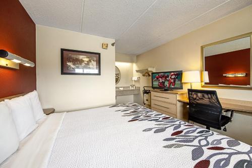Red Roof Inn Jacksonville Airport - image 4
