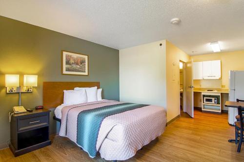 Studio Queen Room Disability Access Non-Smoking