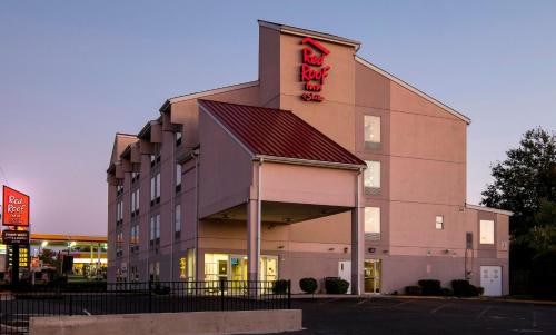 Red Roof Inn & Suites Philadelphia - Bellmawr