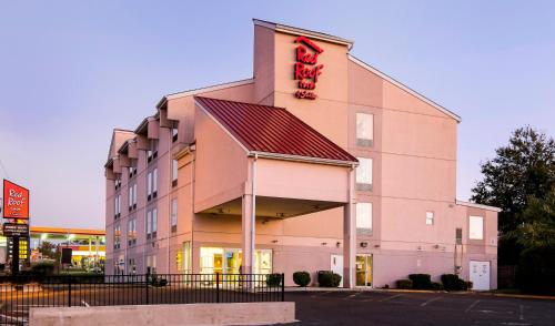 Red Roof Inn & Suites Philadelphia - Bellmawr