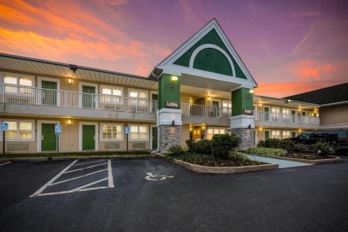 HomeTowne by Red Roof Studios Cincinnati - Sharonville in Sharonville, USA