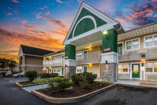 HomeTowne by Red Roof Studios Cincinnati - Sharonville in Sharonville, USA