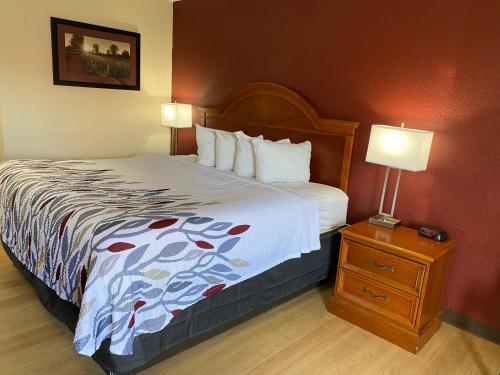 Red Roof Inn Portsmouth - Wheelersburg - image 5