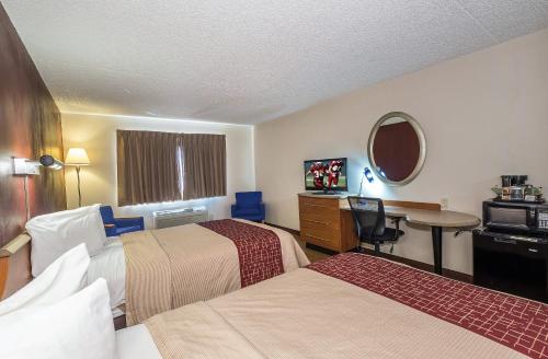 Red Roof Inn & Suites Cleveland - Elyria