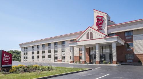 Red Roof Inn & Suites Cleveland - Elyria - Accommodation