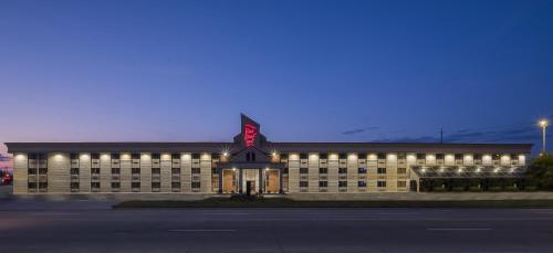 Red Roof Inn & Suites Cleveland - Elyria