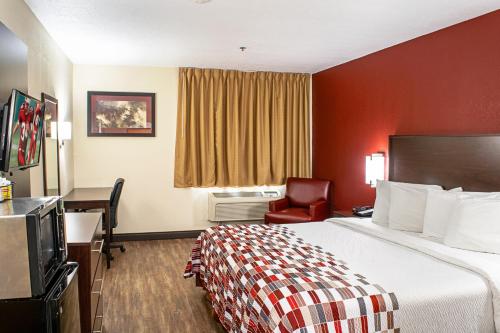 Red Roof Inn & Suites Middletown - Franklin - image 8