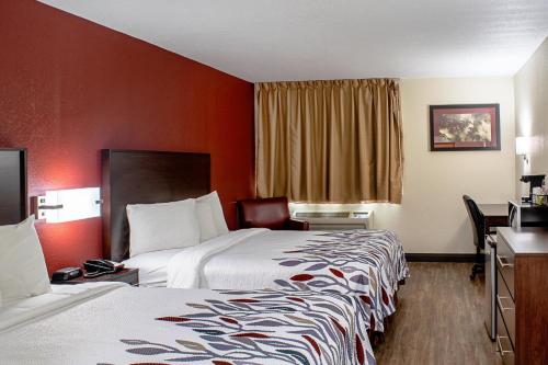 Red Roof Inn & Suites Middletown - Franklin - image 5