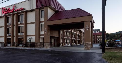 Red Roof Inn & Suites Pigeon Forge Parkway 