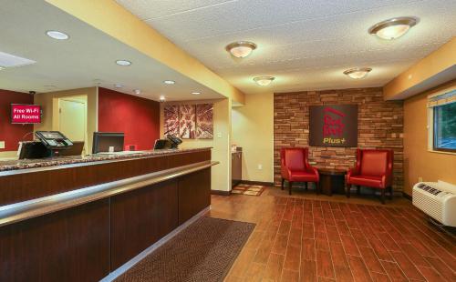 Red Roof Inn PLUS+ Washington DC - Oxon Hill - image 2