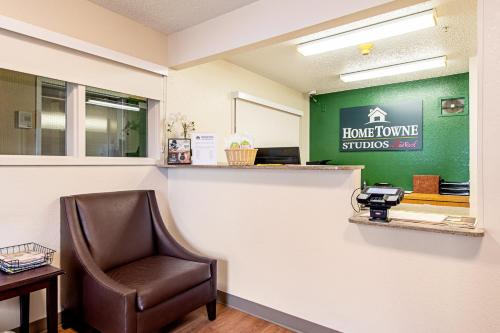HomeTowne Studios by Red Roof Tacoma - Puyallup, Puyallup (Foto 10)