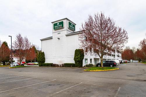 HomeTowne Studios by Red Roof Tacoma - Puyallup - Accommodation